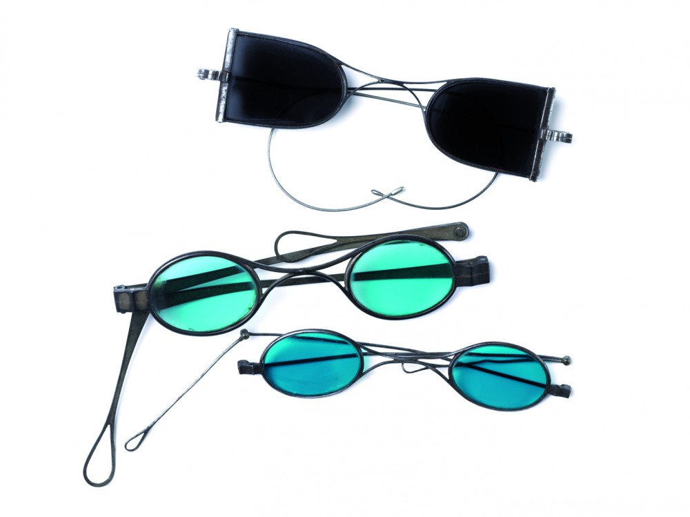 3 paires de lunettes teintées