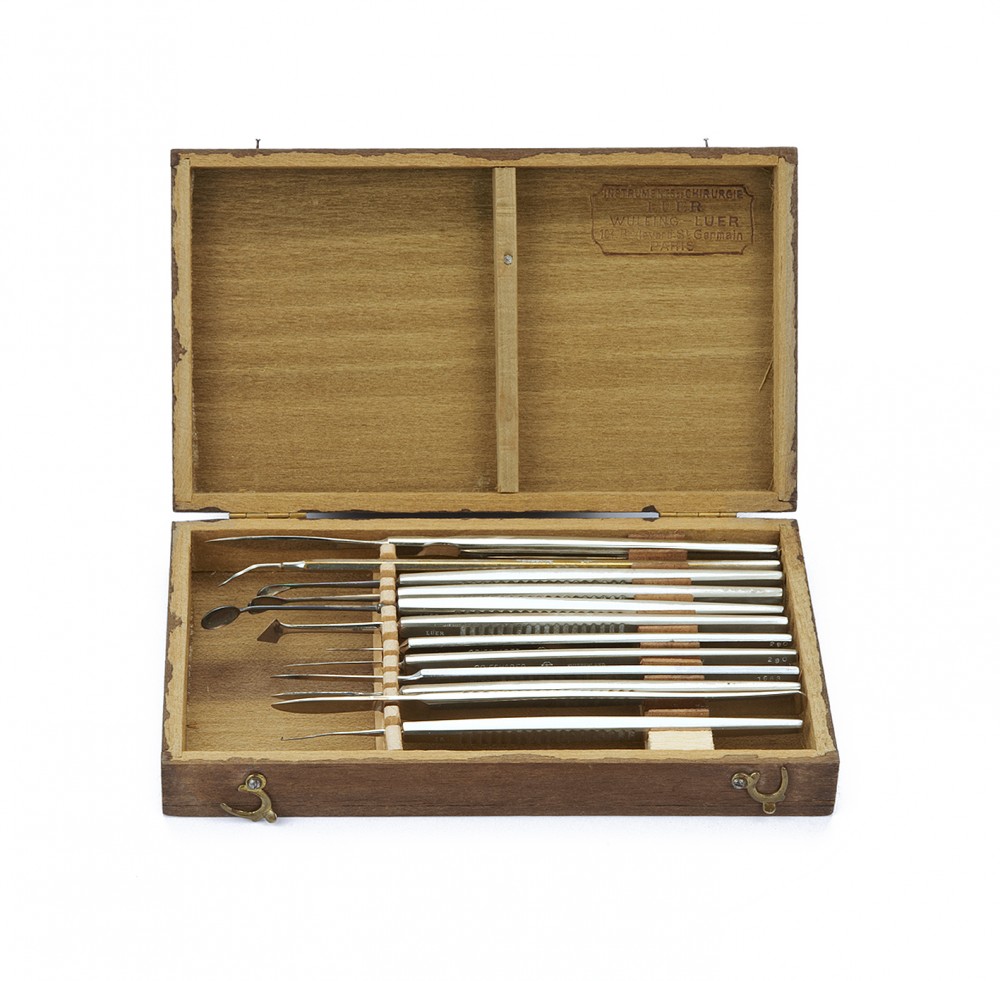 Boîte d’instruments chirurgicaux