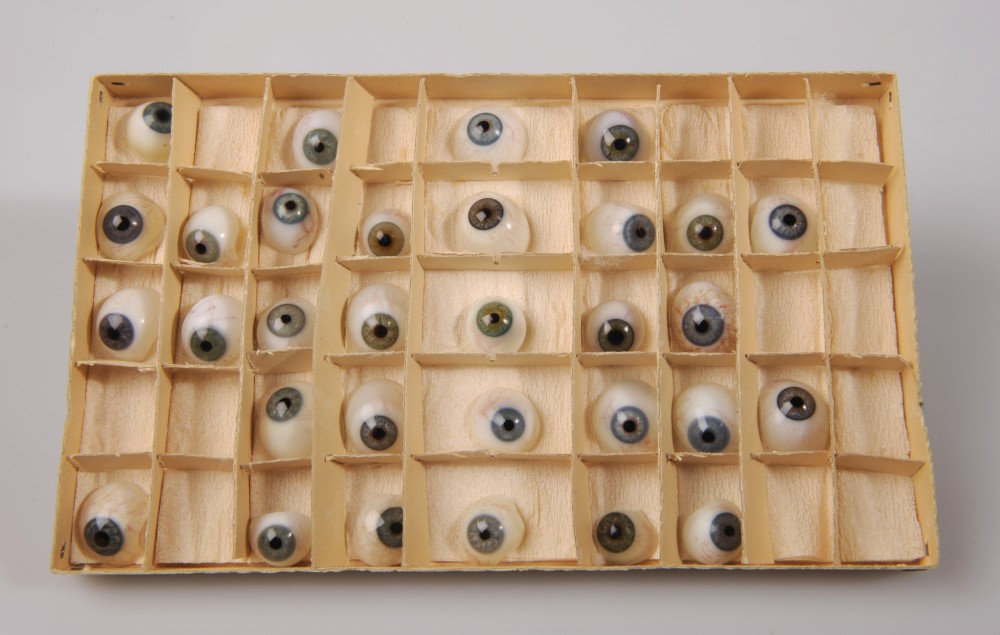 Prothèses de verre œil gauche