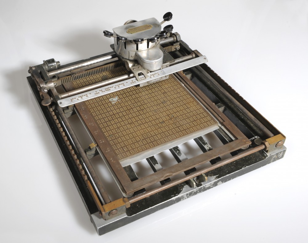 Machine à écrire le Braille, Constançon