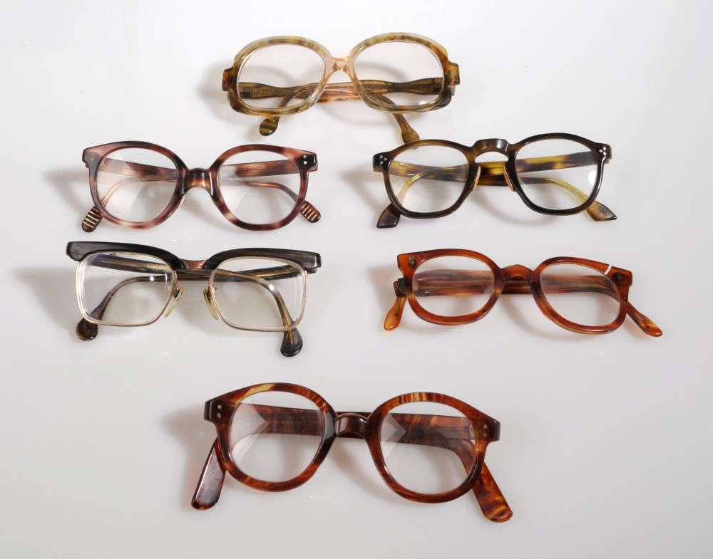 6 paires de lunettes cerclées d’écaille ou plastique