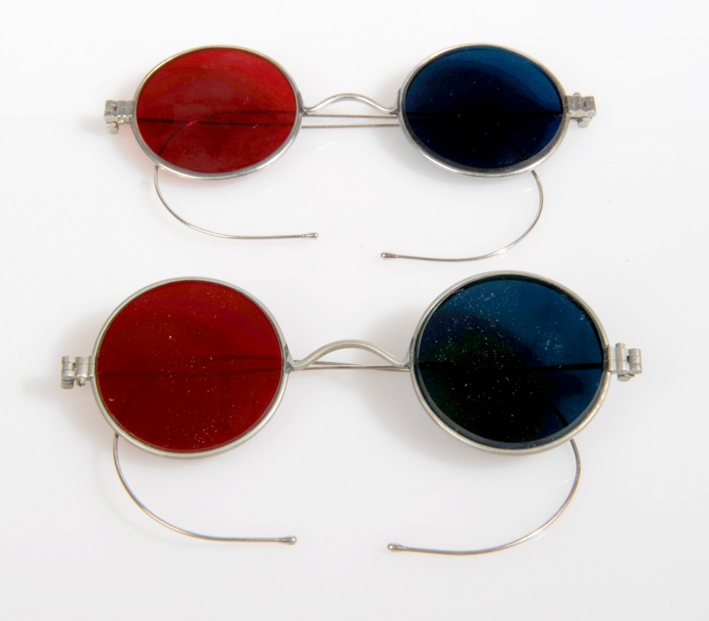 Lunettes avec verres rouge-vert