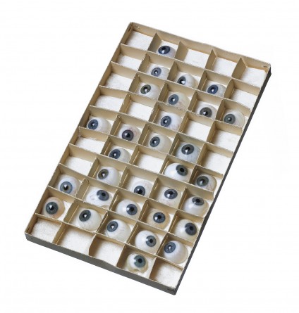 Boîte de prothèses de verre
