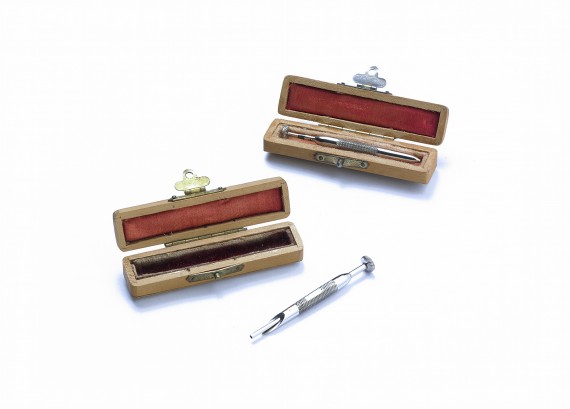 2 trocarts avec mandrins troués