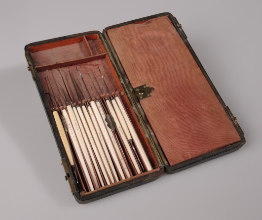 Boîte d’instruments chirurgicaux