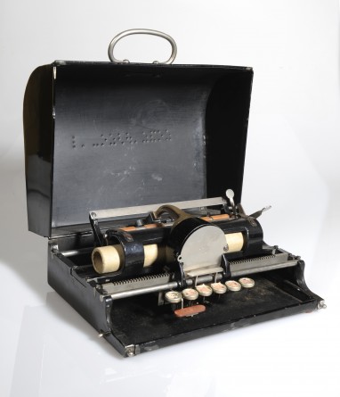 Machine à écrire le Braille, Constançon