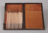 Boîte noire avec instruments chirurgicaux 