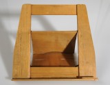 Présentoir en bois et chevalet de table en bois